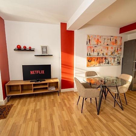 Cozy And Modern 2-Bed Apartment Swansea Kültér fotó