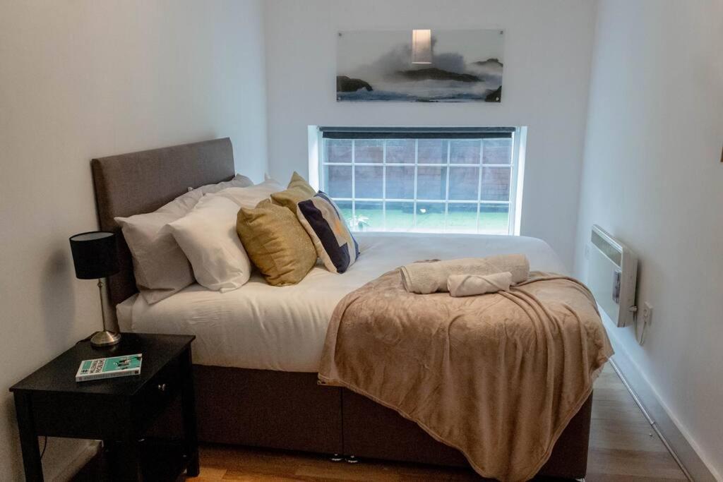 Cozy And Modern 2-Bed Apartment Swansea Kültér fotó