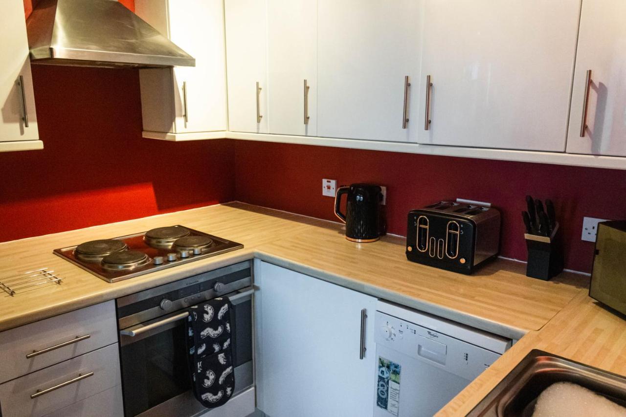 Cozy And Modern 2-Bed Apartment Swansea Kültér fotó