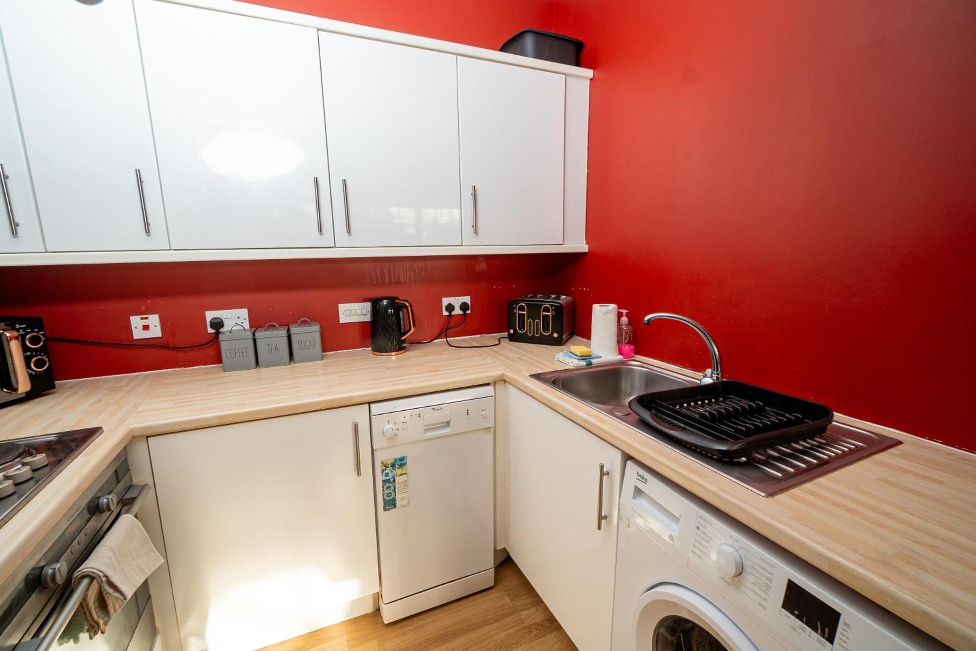Cozy And Modern 2-Bed Apartment Swansea Kültér fotó